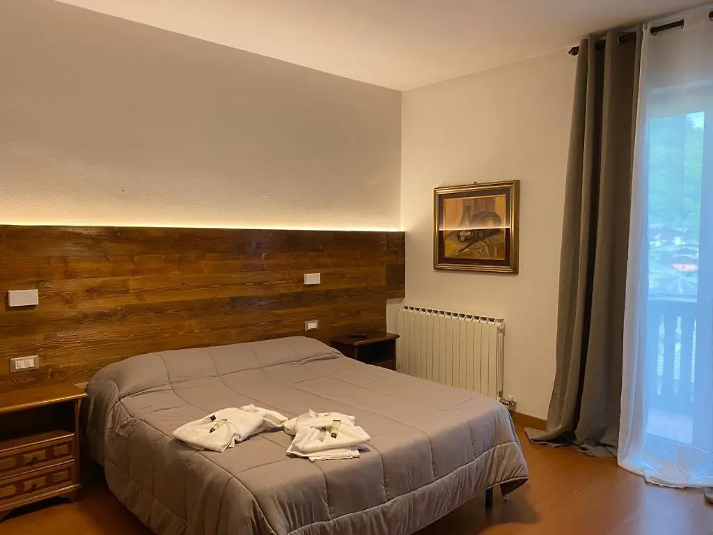 Albergo Quai Monno 2*,