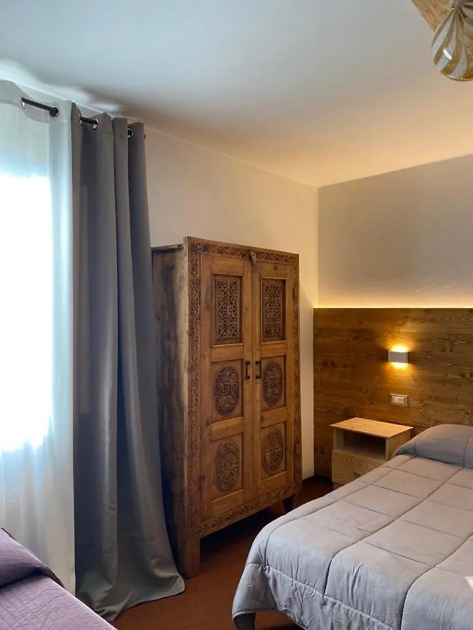 Albergo Quai Monno 2*,  Italy